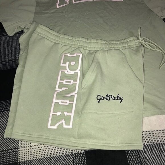 VS PINK IVY FLEECE CLASSIC FIT SHORTS & CAMPUS LOGO TEE IN GARDEN GREEN XS-XXL - Picture 2 of 7